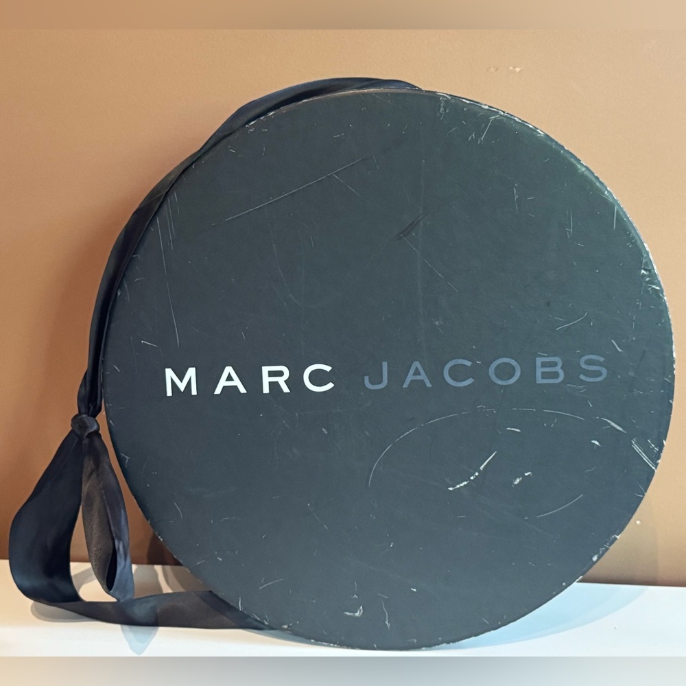 Marc Jacobs Y2K Hat Box with black satin ribbon #marcjacobs #hatbox